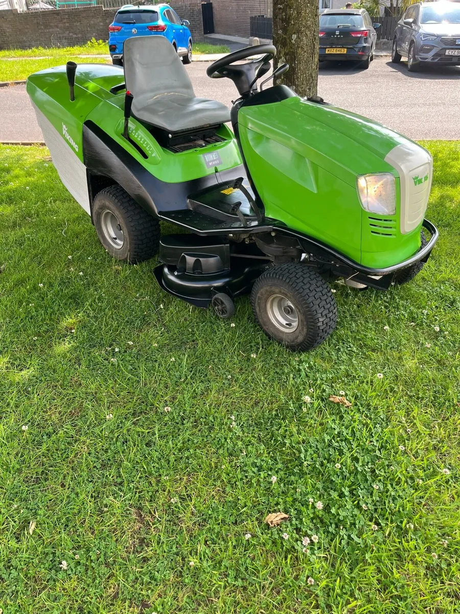 Viking petrol ride on lawnmower - Image 2