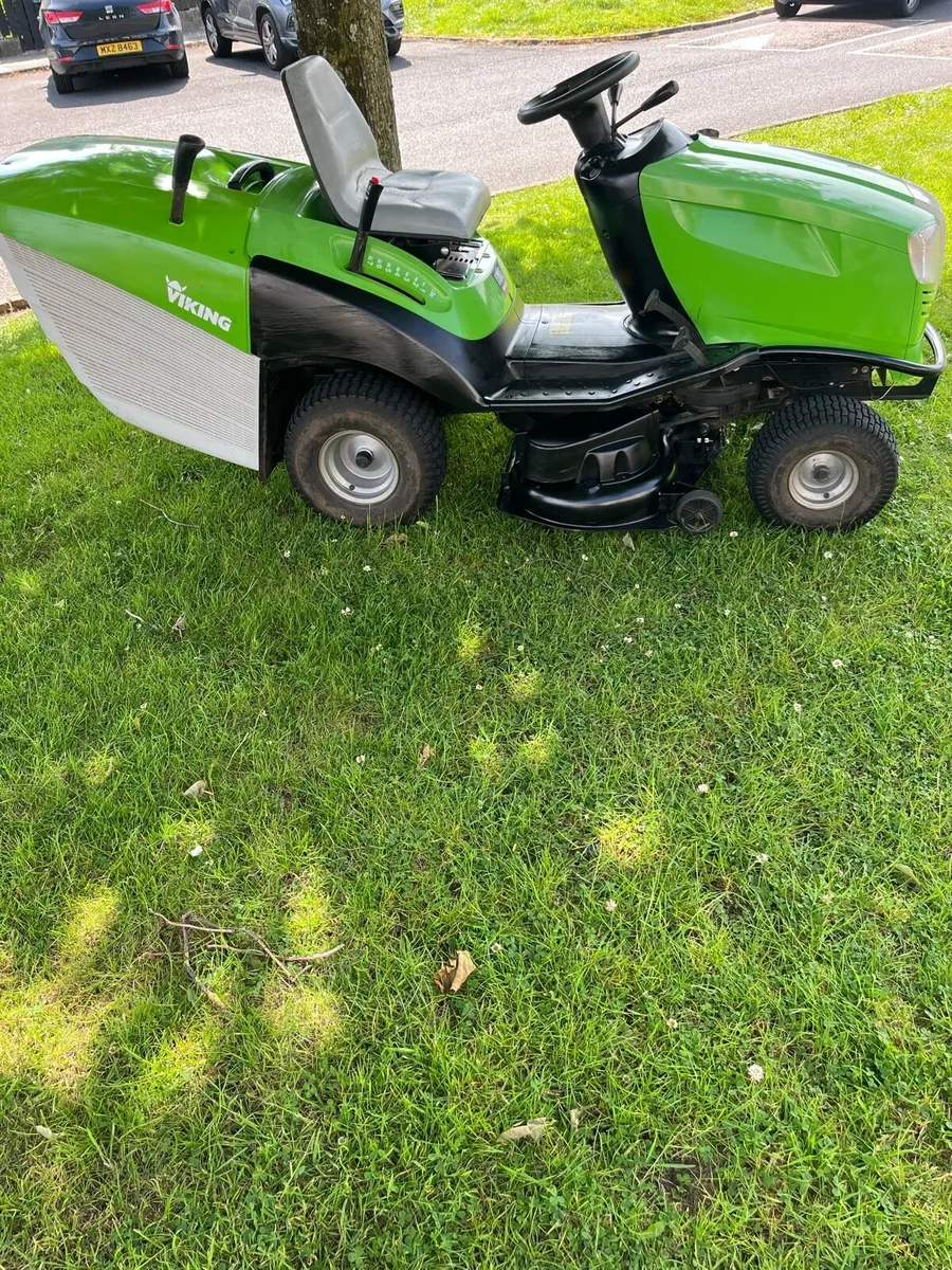 Viking petrol ride on lawnmower - Image 3