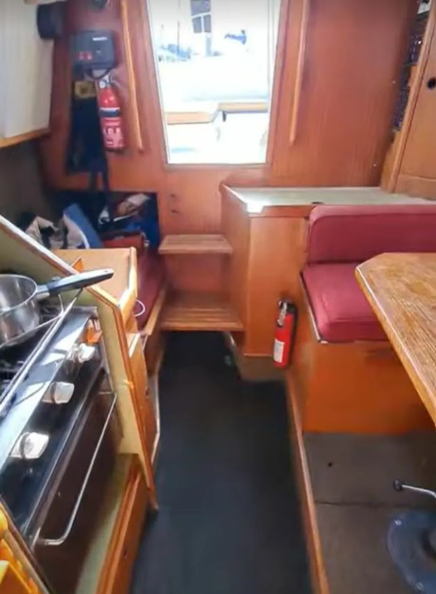 Classic Halmatic 28ft Yacht Cruiser Fully Upgraded - Image 4