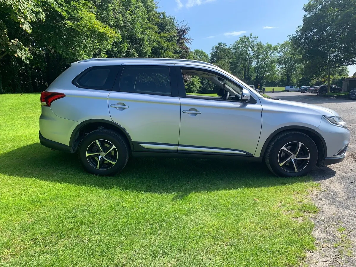 2017 Mitsubishi Outlander 2.2 Diesel Manual 4WD - Image 4