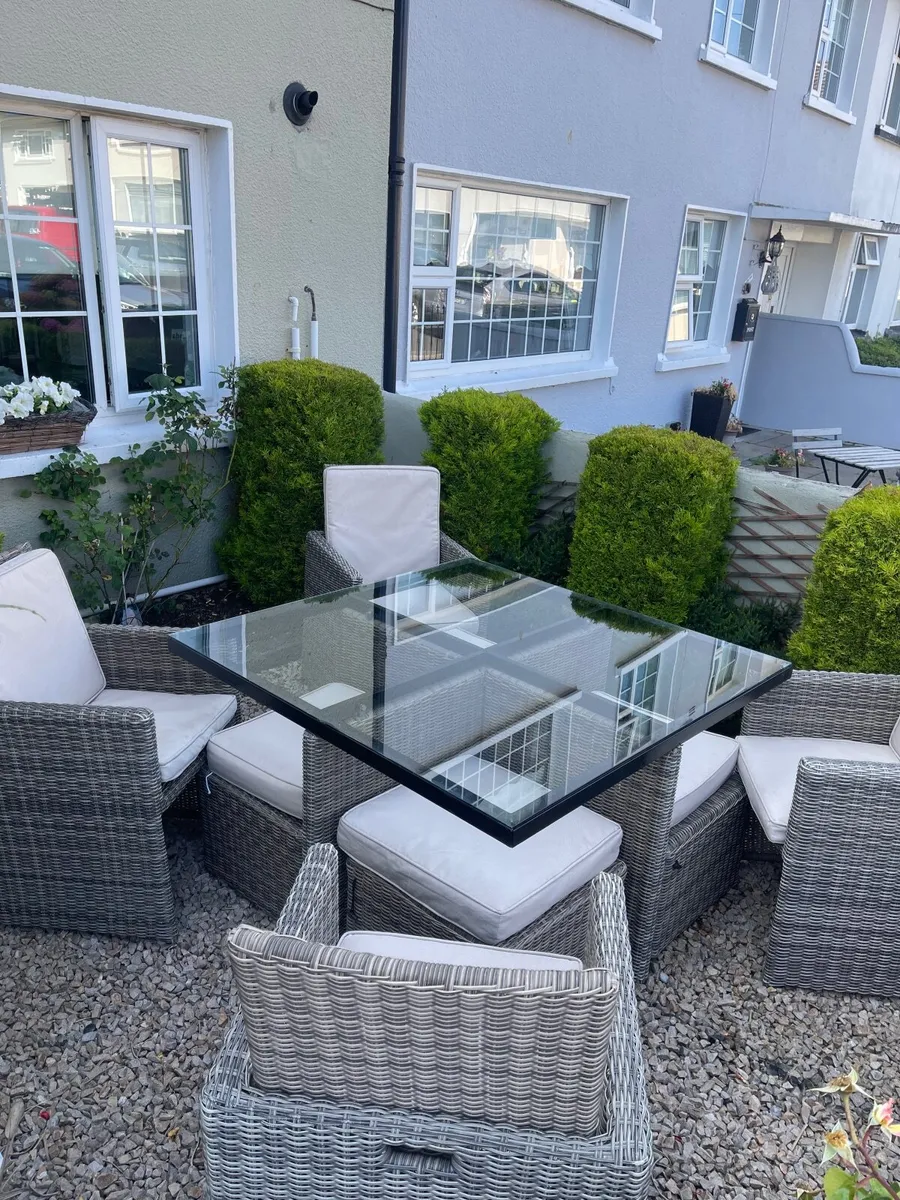 Garden furniture - Image 1