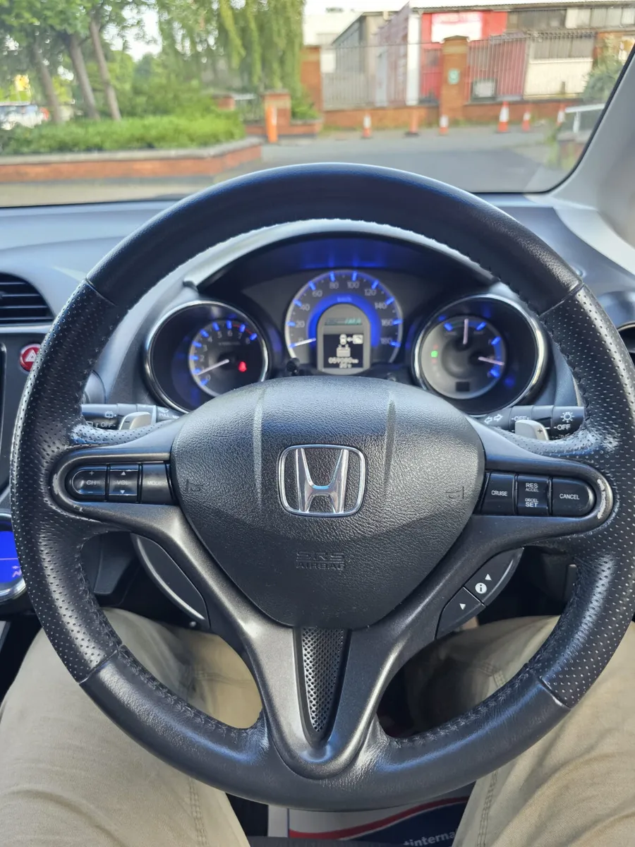 Honda Fit 2013 Hybrid Automatic - Image 4