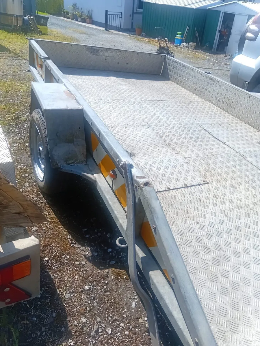 Trailer - Image 1