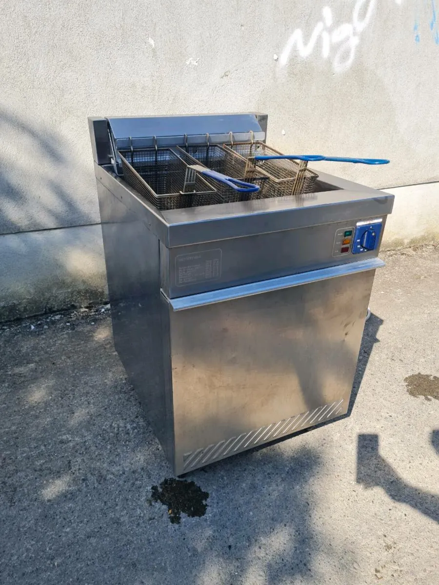 Stott Benhams 600 Electric Fryer and Chip Dump - Image 1