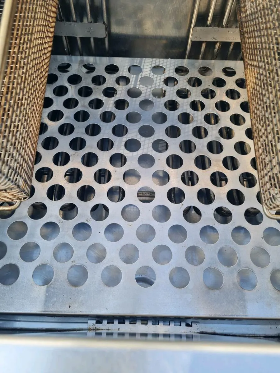 Stott Benhams 600 Electric Fryer and Chip Dump - Image 3