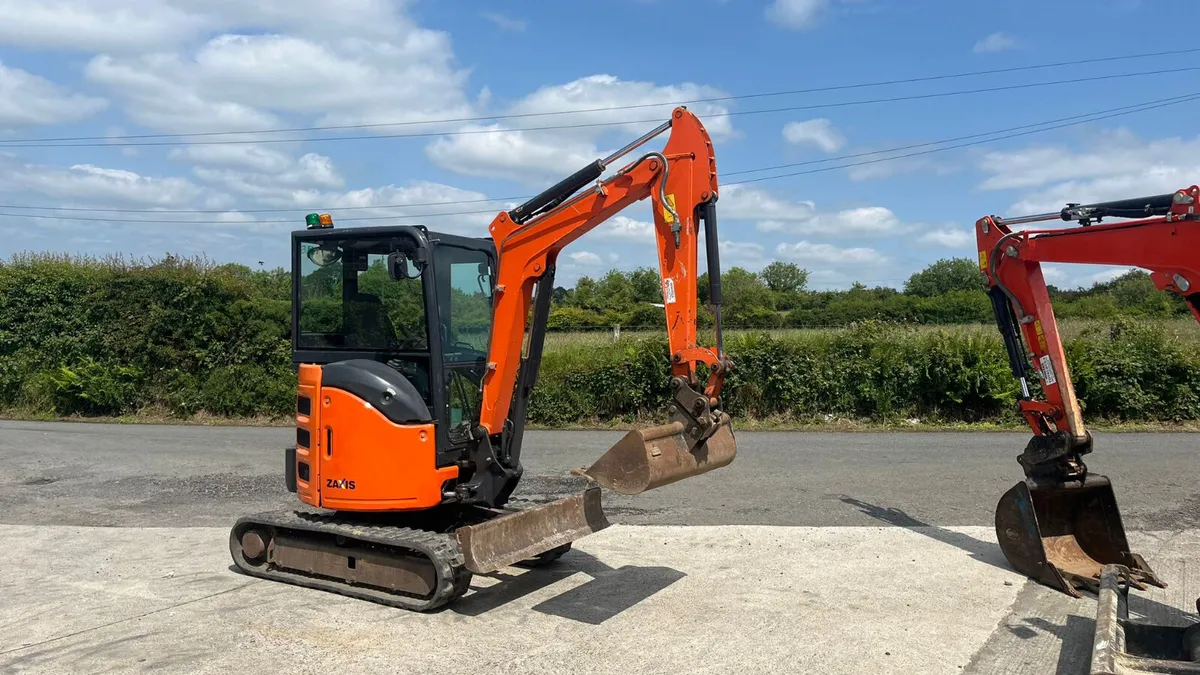 2019 Hitachi 26u.5 - Image 1