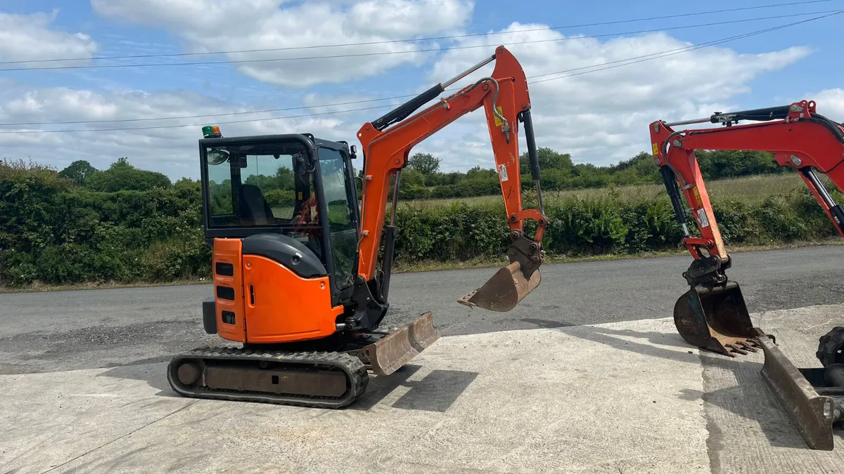 2019 Hitachi 26u.5 - Image 2