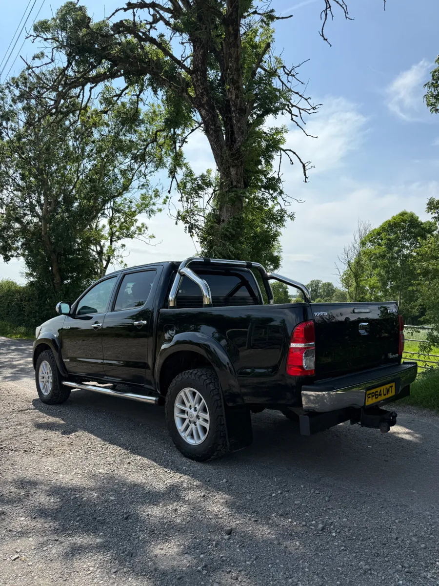 142 Toyota Hilux 3.0 D-4D Invincible 171 *Low Vrt* - Image 3