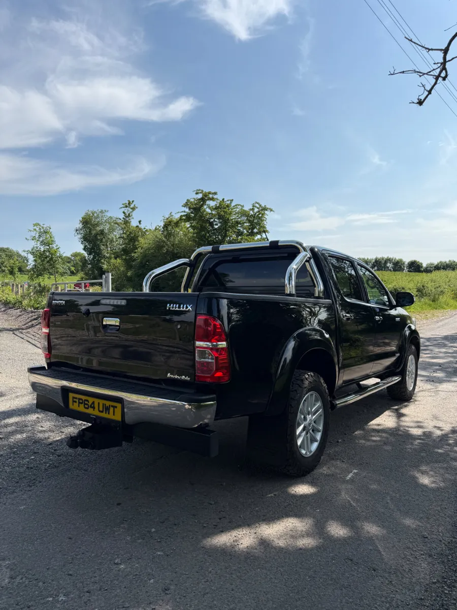 142 Toyota Hilux 3.0 D-4D Invincible 171 *Low Vrt* - Image 4