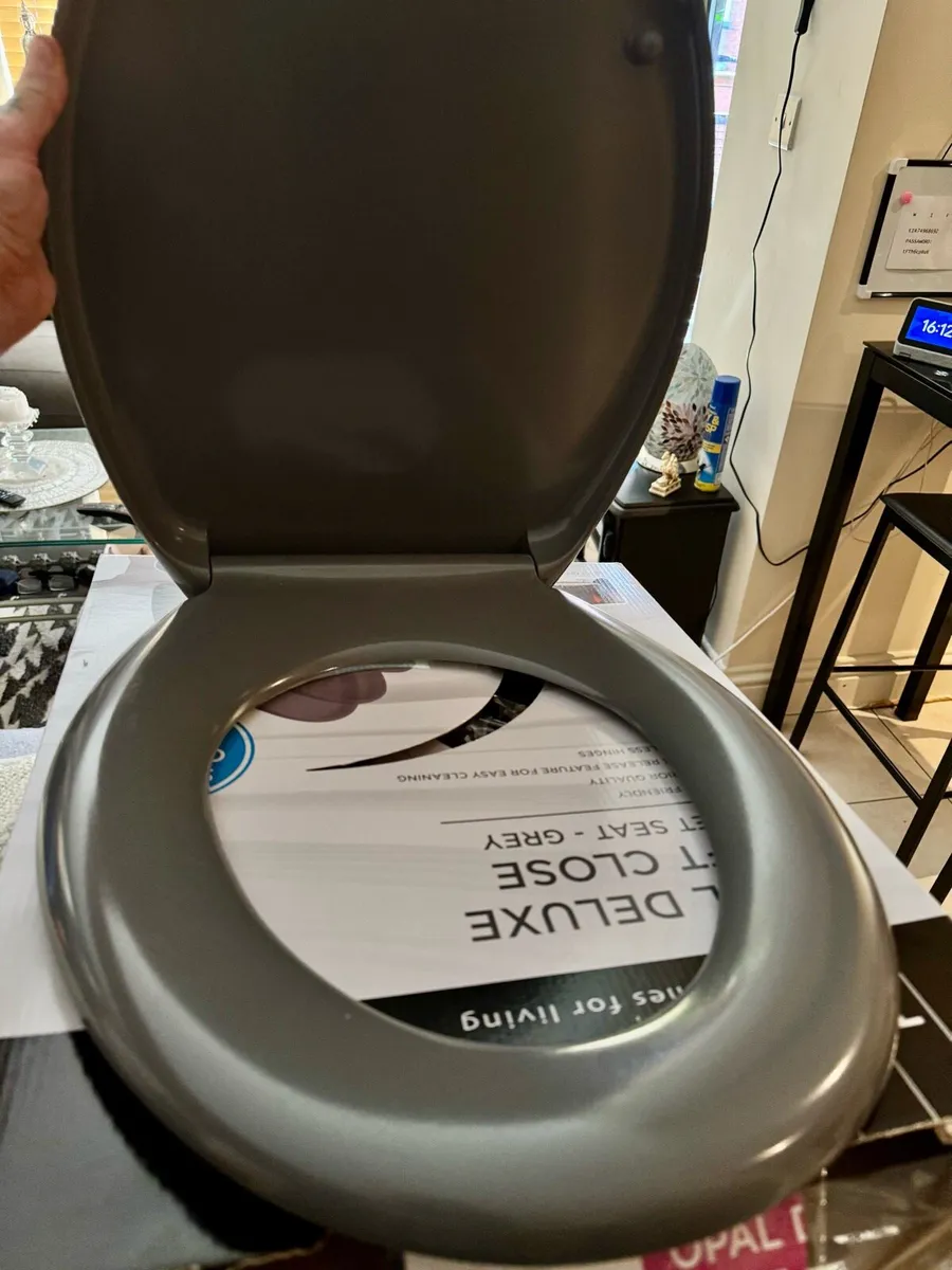 NEW TOILET SEAT - Image 2
