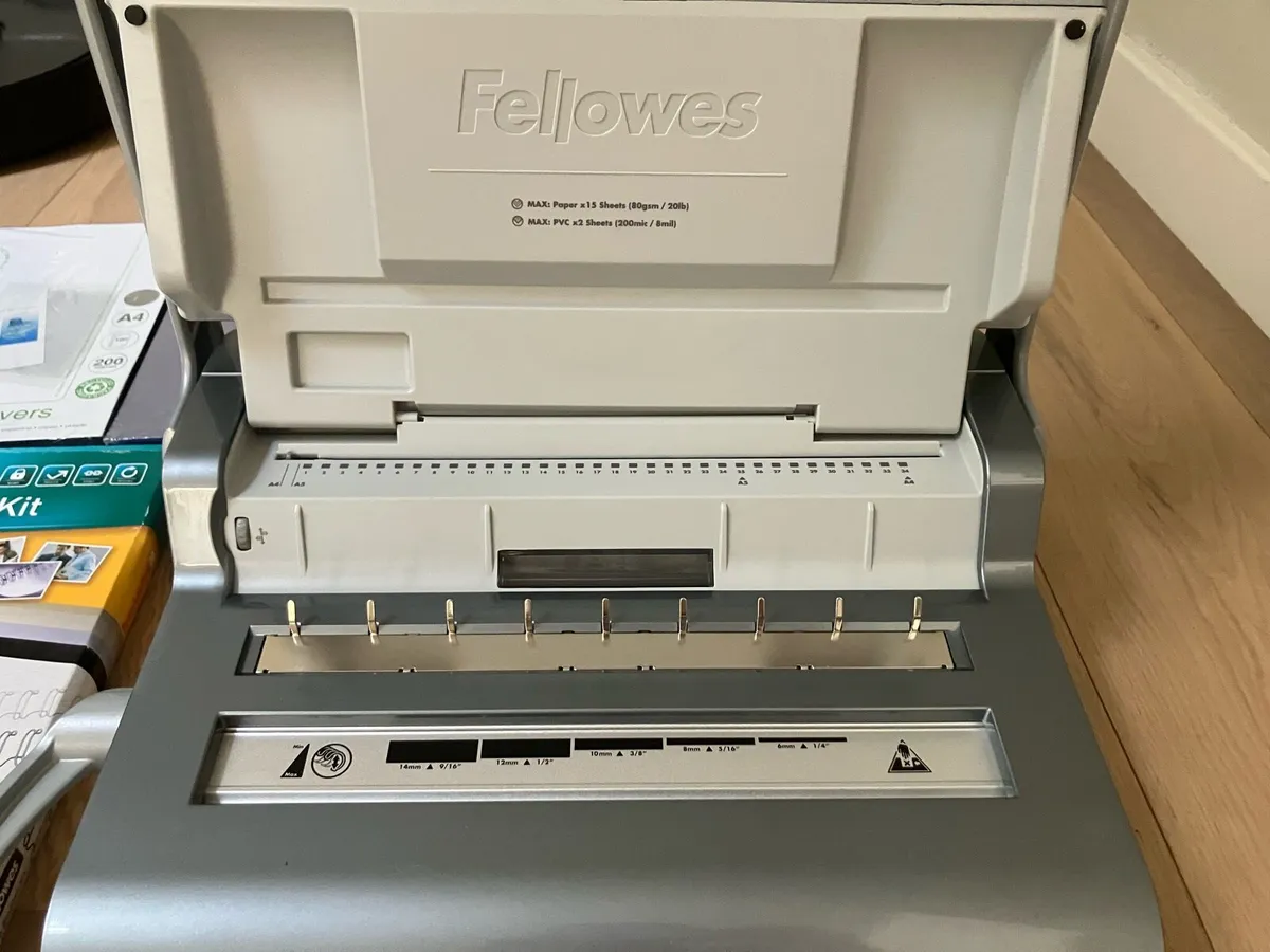 Fellowes Manual  Binding Machine and Kit - Image 2