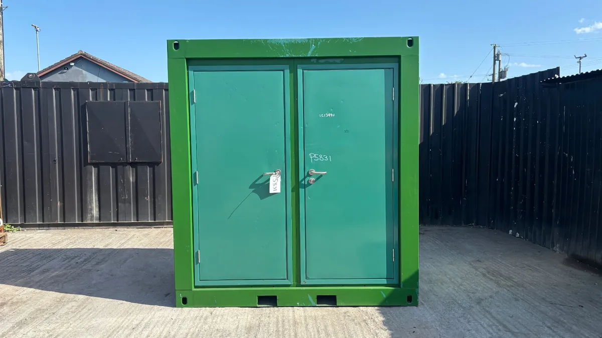 7’ x 4’ Double Toilet Block - Image 2