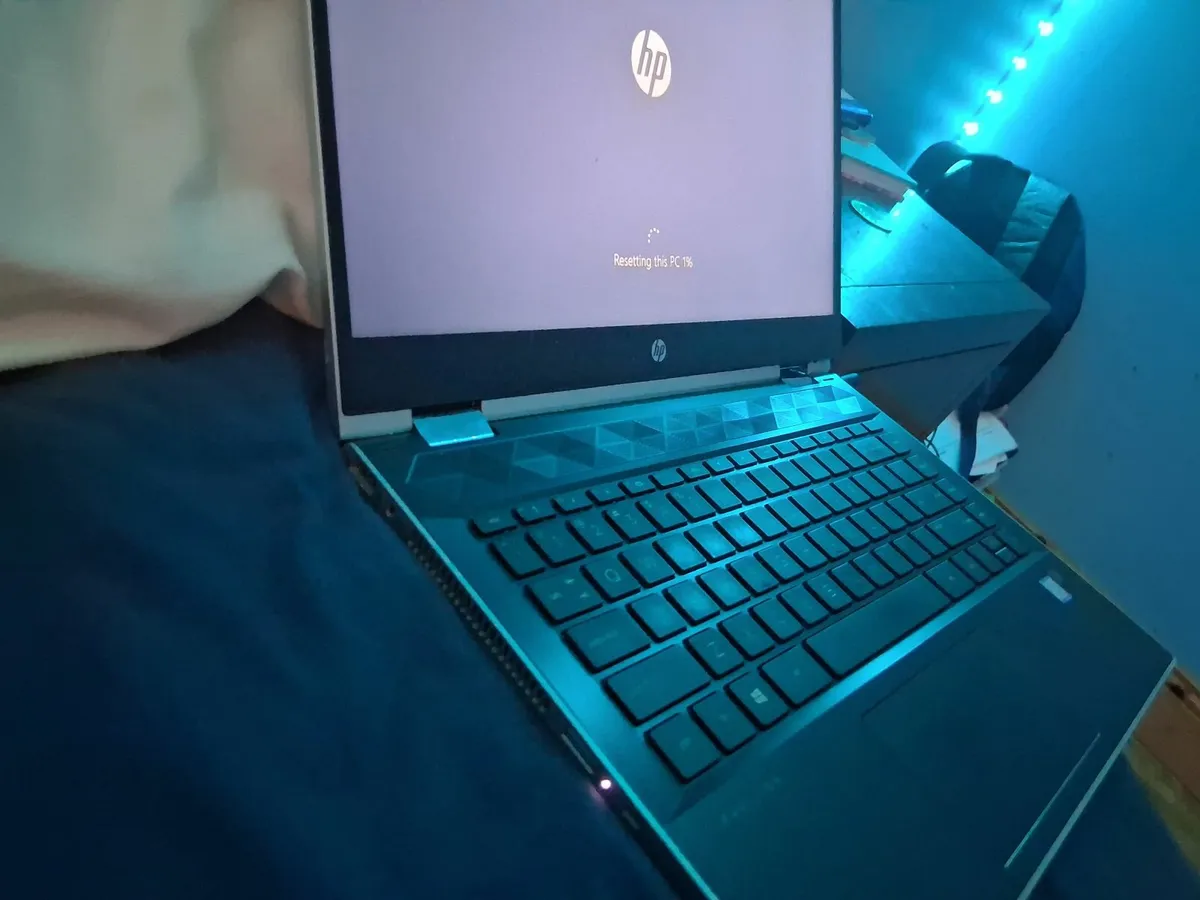 Hp pavillion laptop - Image 2