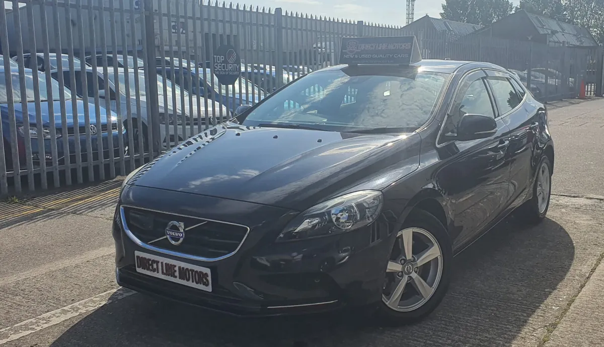 2015 Volvo V40 | T4 Sporty Hatchback - Image 2