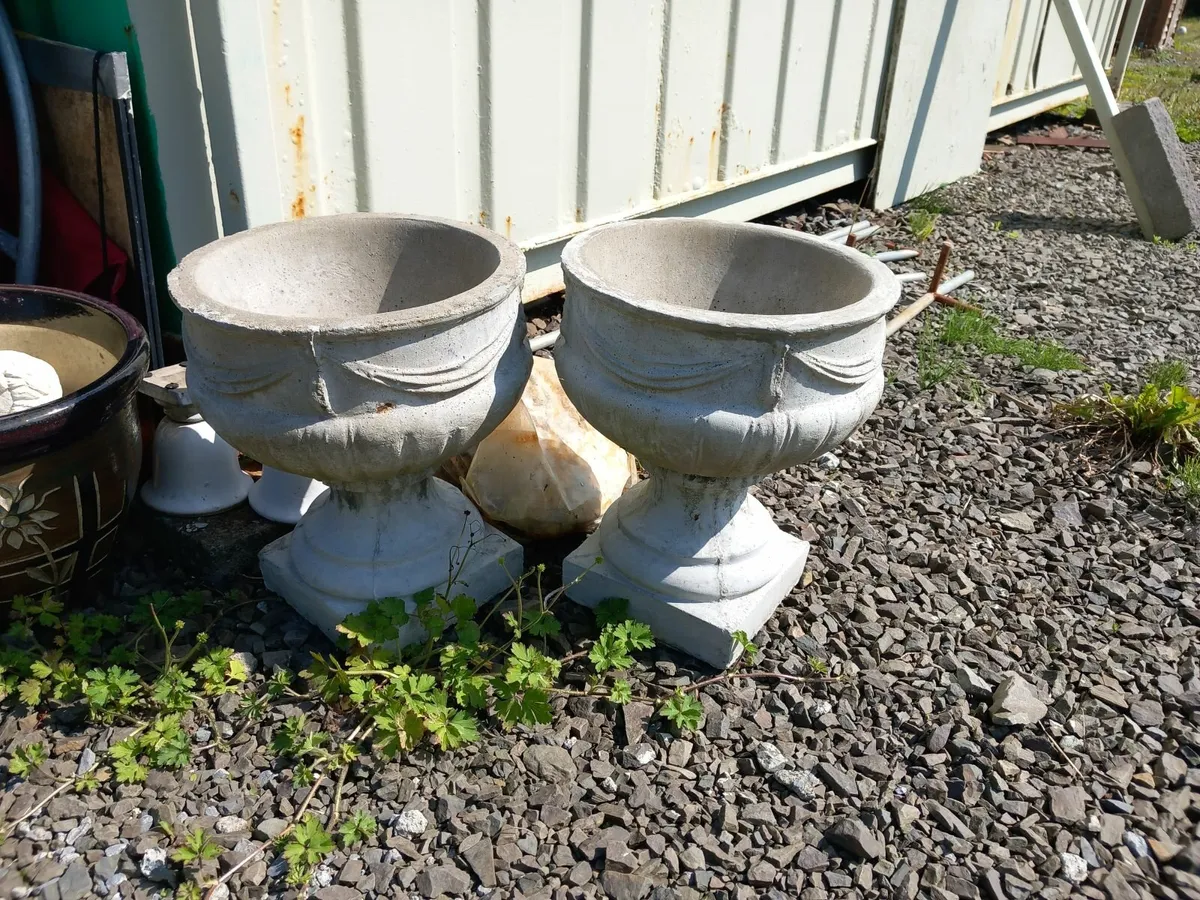 2 flower pots - Image 1