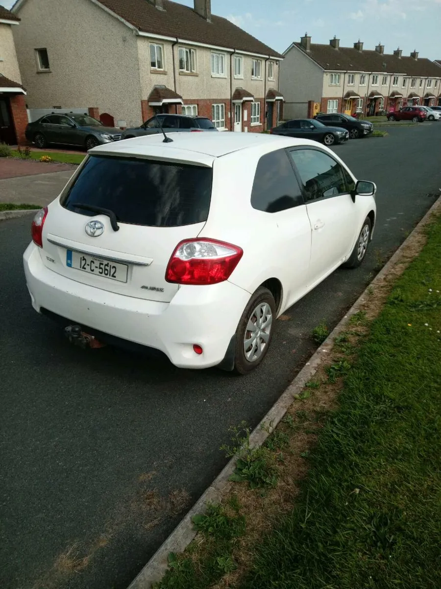 12 Toyota Auris - Image 3
