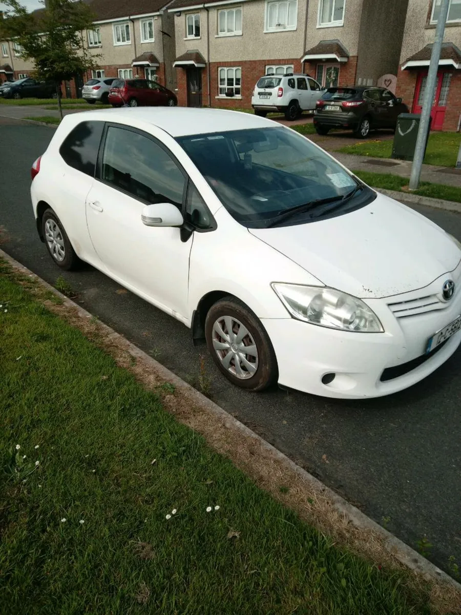 12 Toyota Auris - Image 4