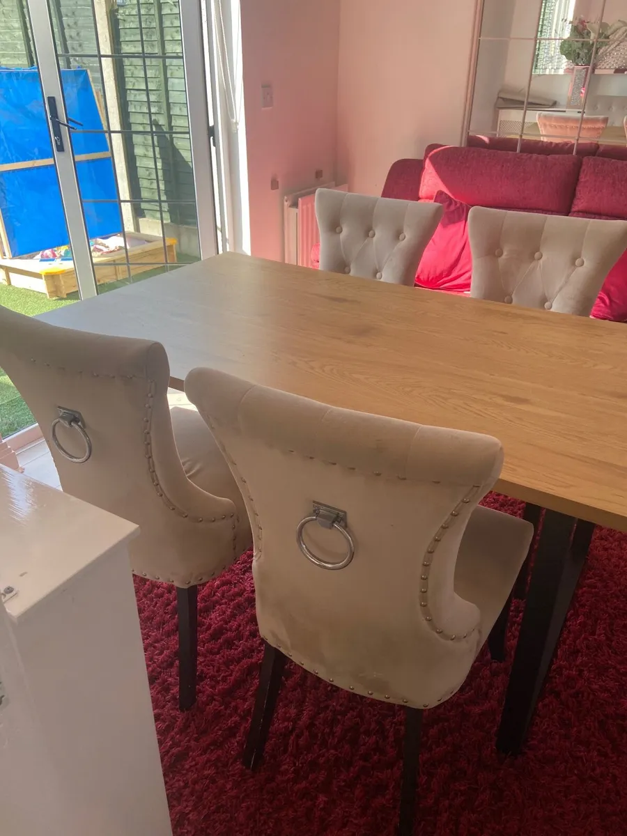 Dining table and chairs - Image 1