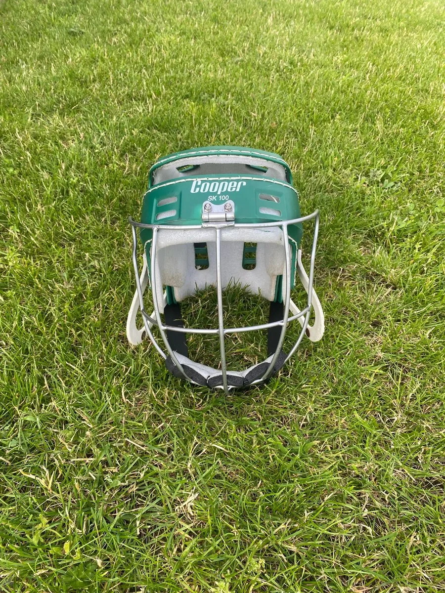 Hurling helmet - Image 1