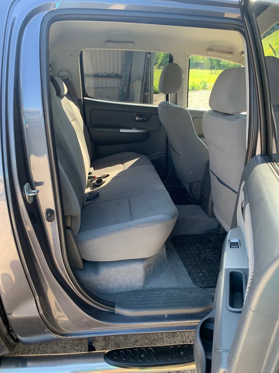 Toyota Hilux 2012 - Image 2