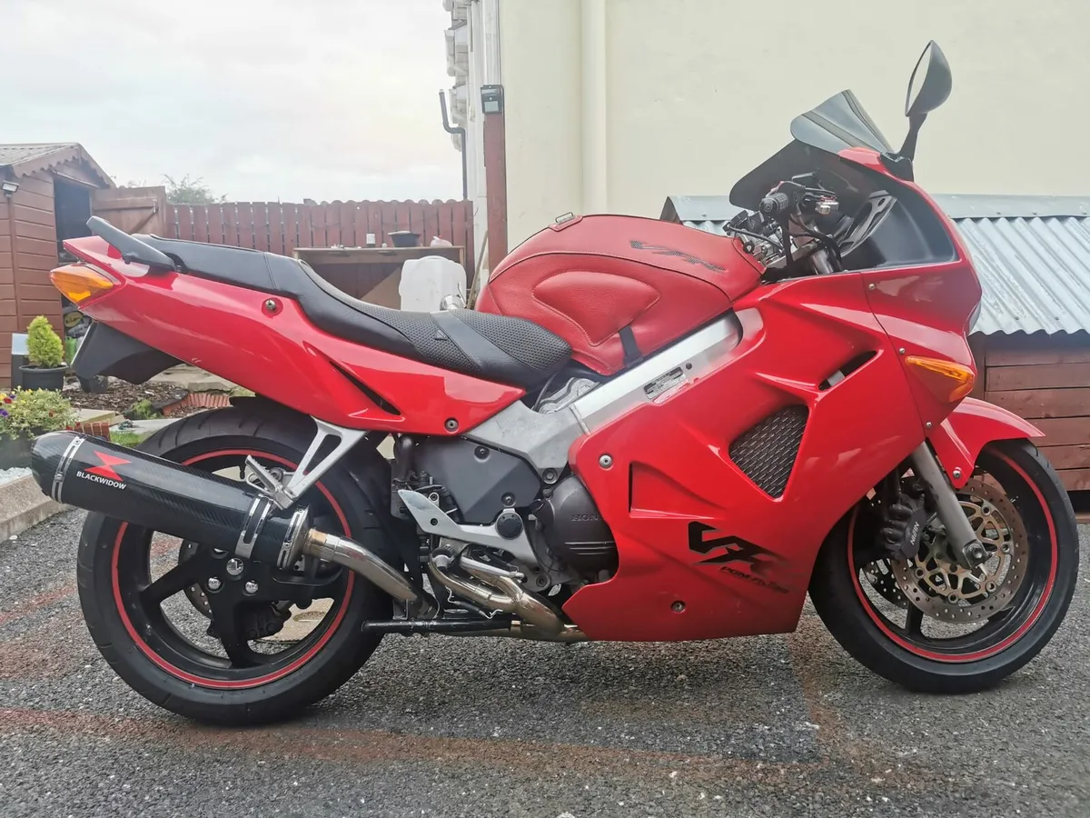 Honda VFR800 FI - Image 1