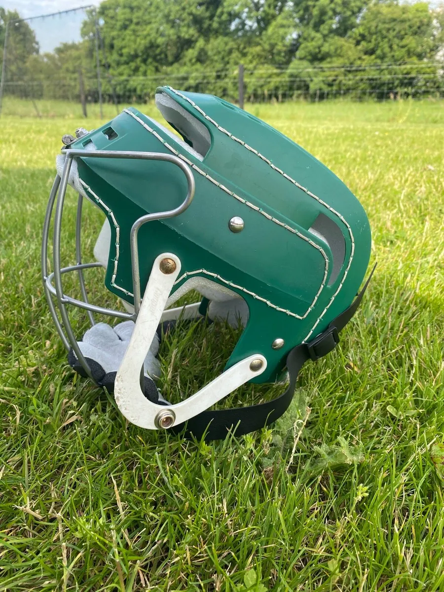 Hurling helmet - Image 2