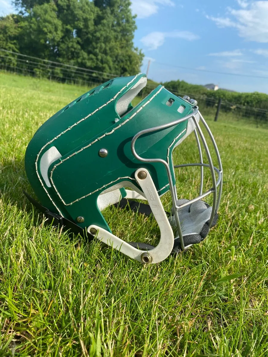 Hurling helmet - Image 3