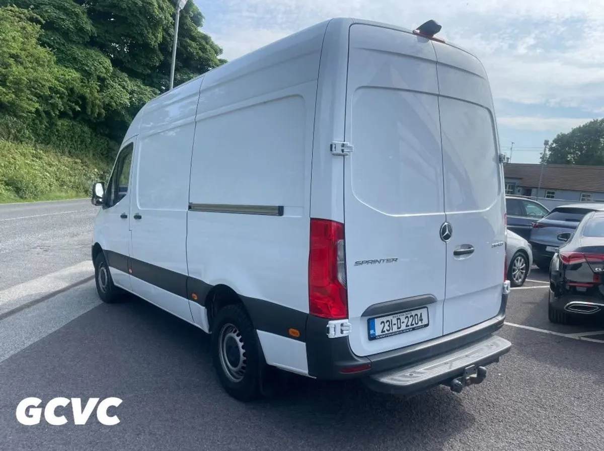 Mercedes-Benz Sprinter 319 MWB High Roof - Image 2