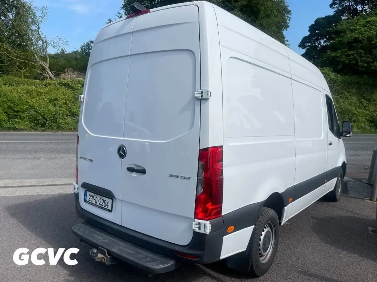 Mercedes-Benz Sprinter 319 MWB High Roof - Image 3
