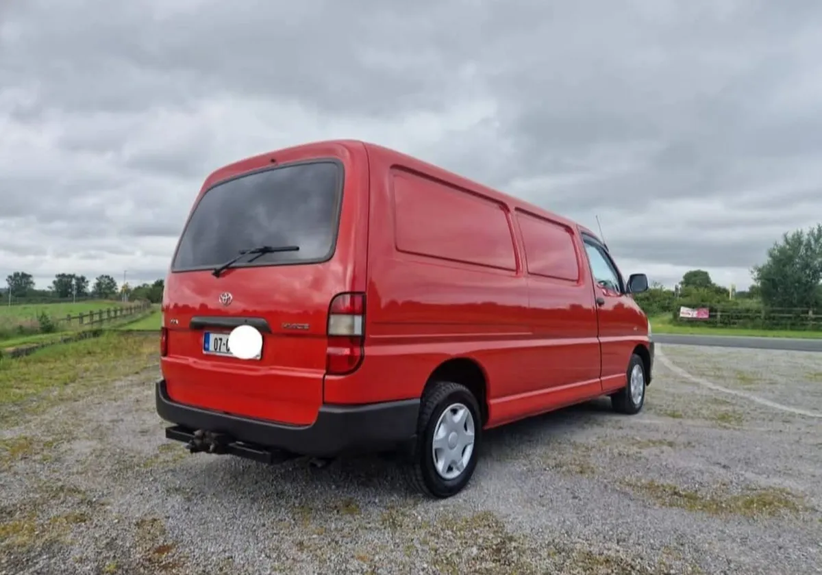 Toyota hiace - Image 2