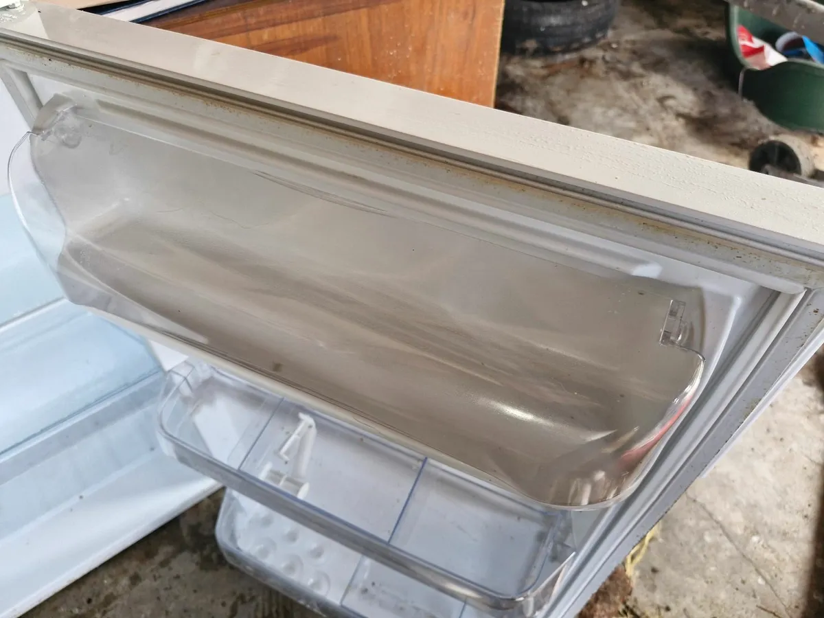 Zanussi fridge freezer - Image 2