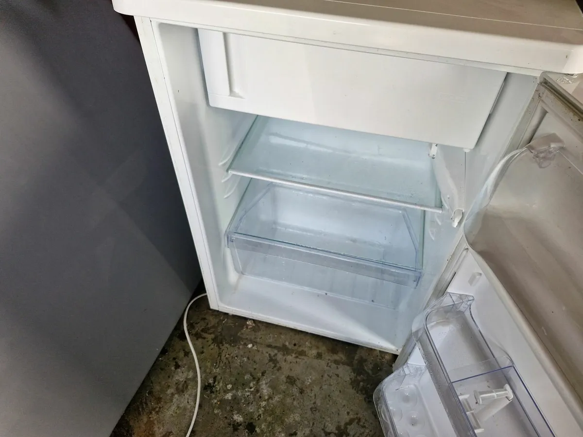 Zanussi fridge freezer - Image 3