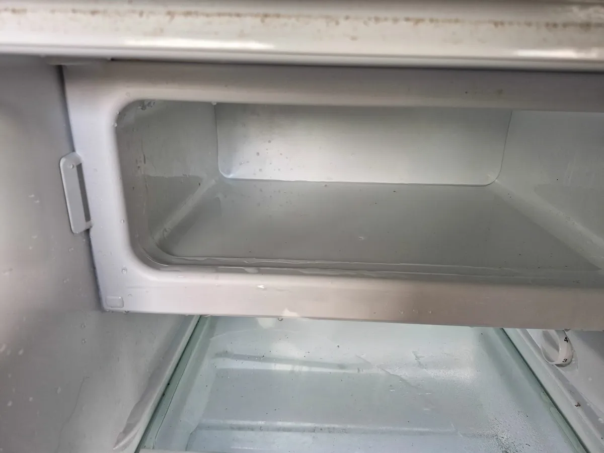 Zanussi fridge freezer - Image 4