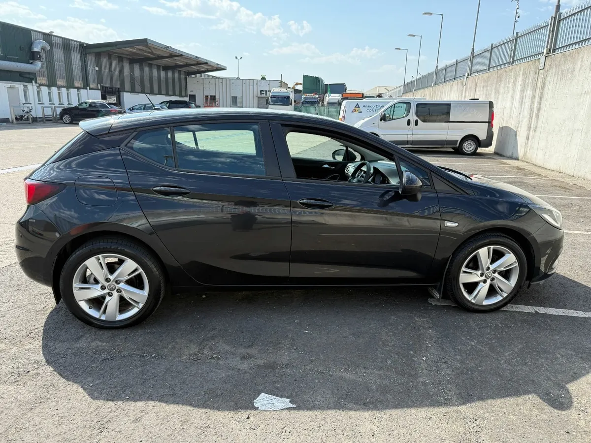 Opel Astra 2017 1.4petrol - Image 2