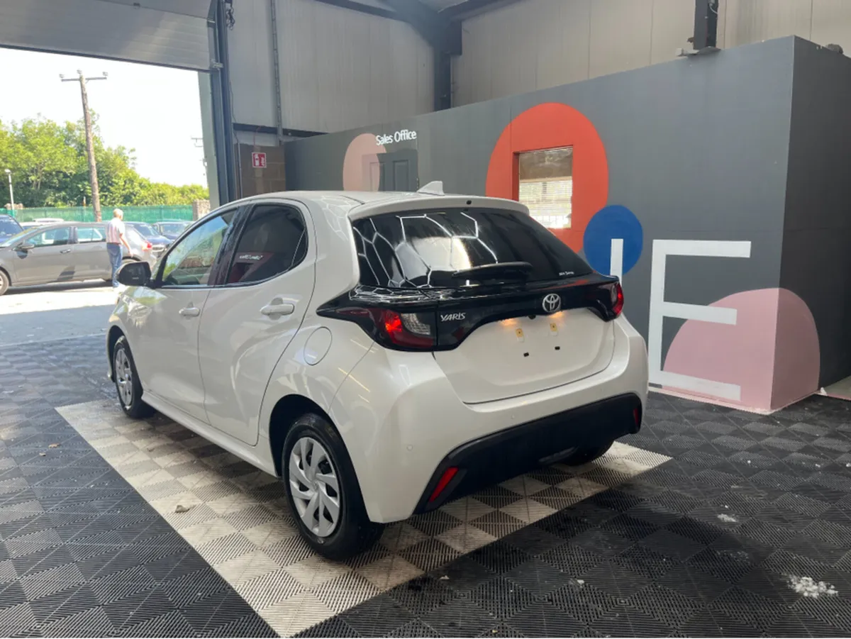Toyota Yaris 1.0 PETROL / 8k KMs / AUTOMATIC - Image 4