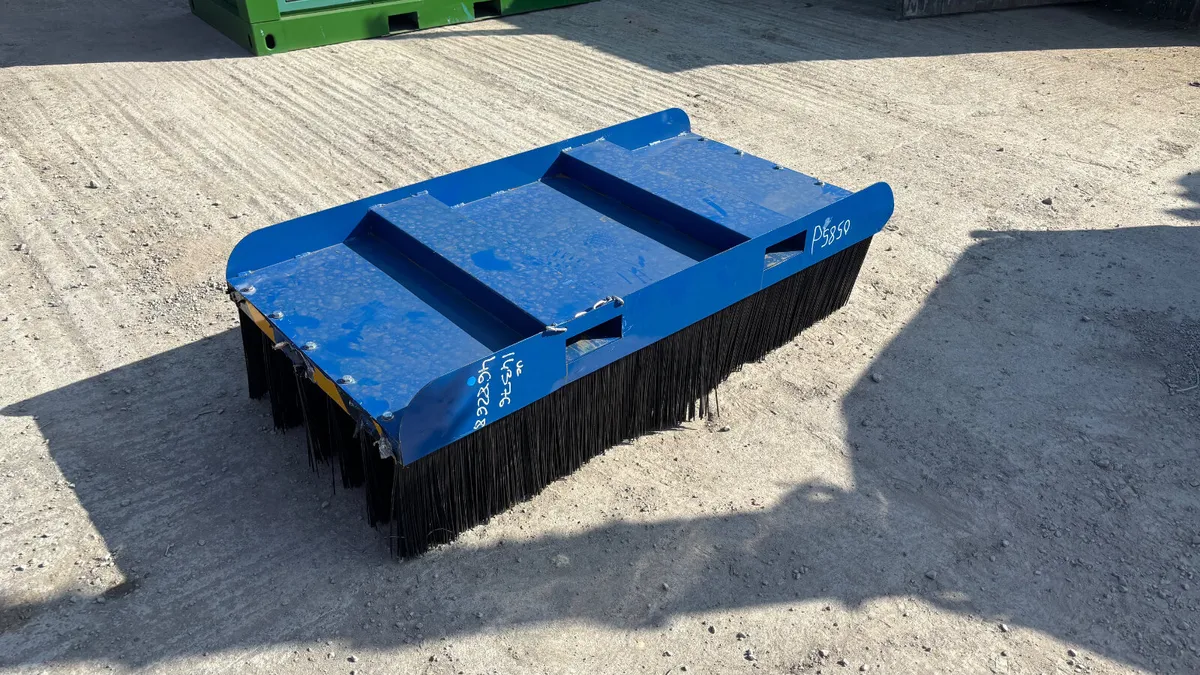 Forklift Yard Brush - Image 1