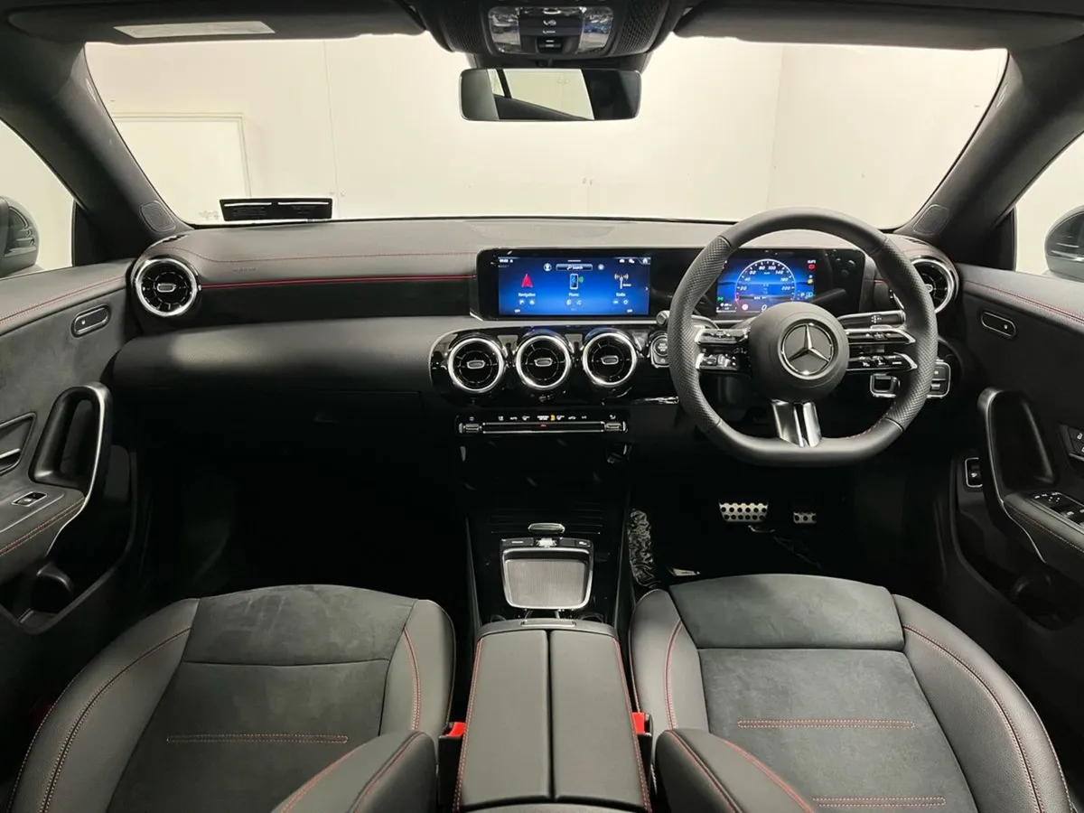 Mercedes-Benz CLA 180 AMG - Panoramic Sunroof - R - Image 4