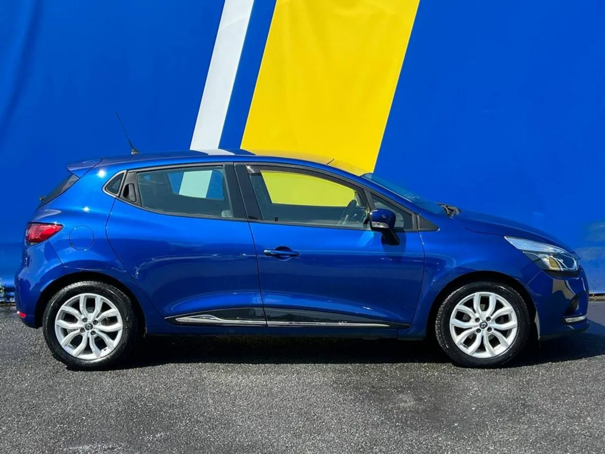 Renault Clio IV DYNAMIQUE NAV 90 TCE // VALID NCT - Image 2