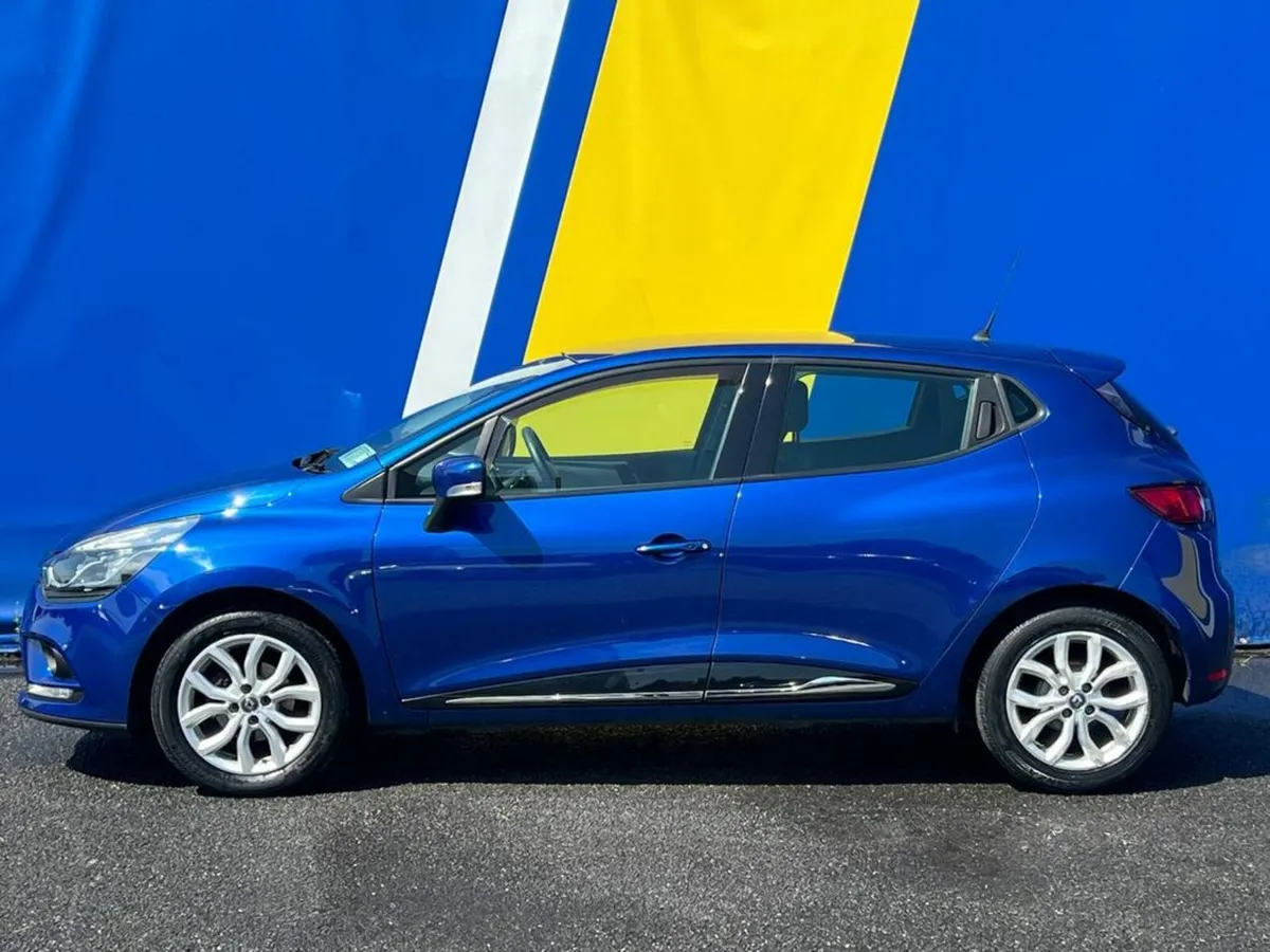 Renault Clio IV DYNAMIQUE NAV 90 TCE // VALID NCT - Image 3