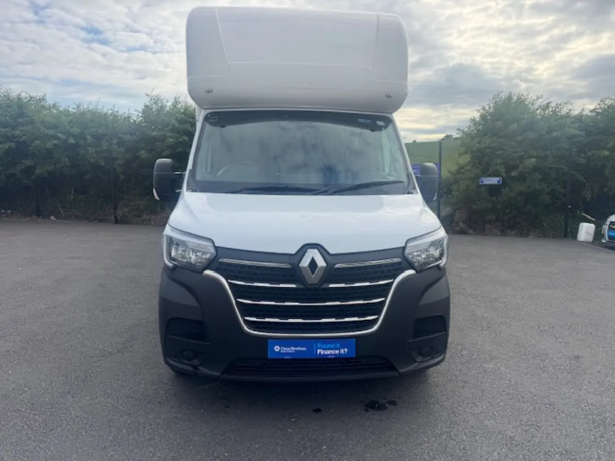 Renault Master Low Floor Luton - Image 2