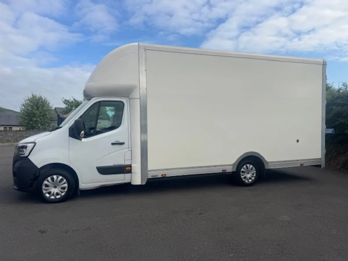 Renault Master Low Floor Luton - Image 4