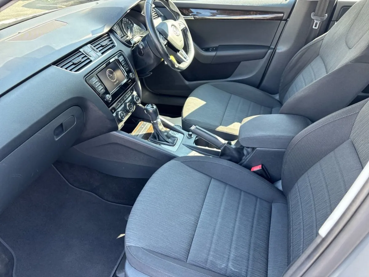 Skoda Octavia Style Auto 1.6 TDI 110HP DSG 4DR - Image 3