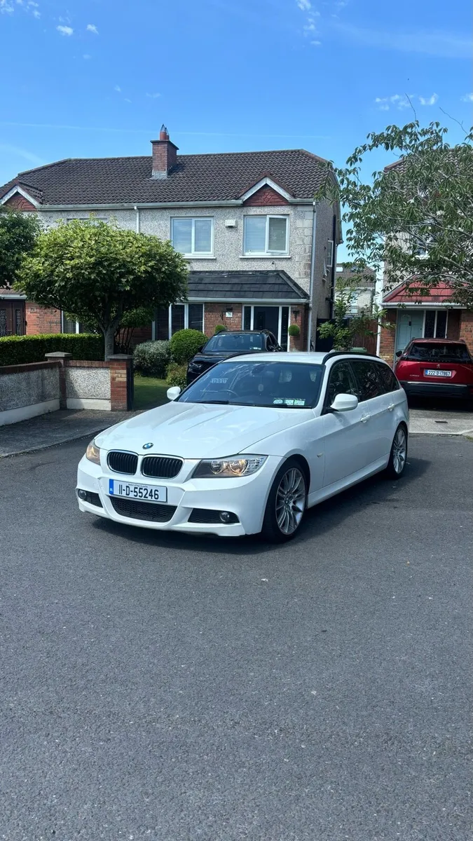 2011 BMW 318D MSPORT E91 LCI Touring AUTO - Image 1