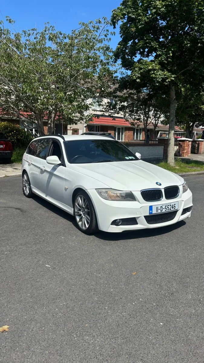 2011 BMW 318D MSPORT E91 LCI Touring AUTO - Image 2