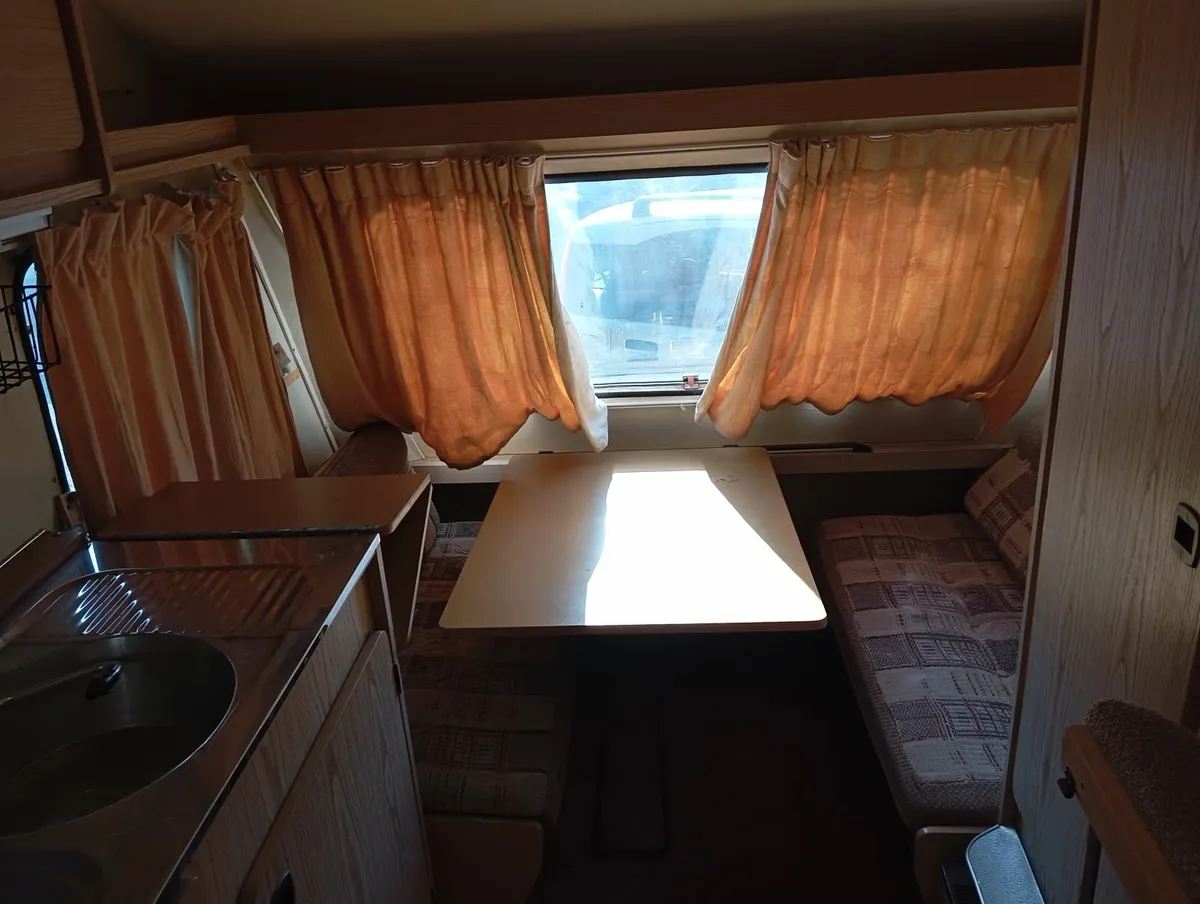 Avondale Swift Caravan. - Image 2