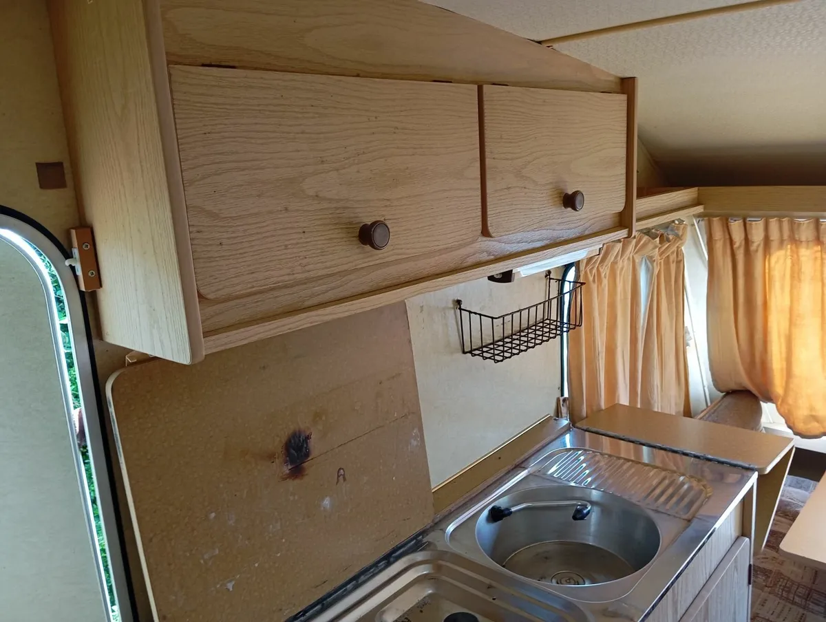 Avondale Swift Caravan. - Image 3