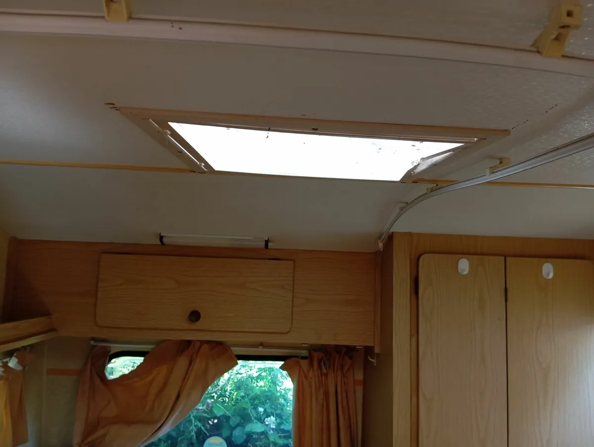 Avondale Swift Caravan. - Image 4