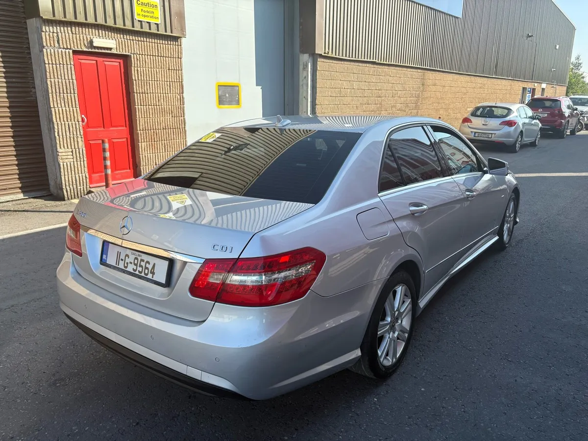 2011 MERCEDES E CLASS AUTOMATIC AMG !! - Image 4