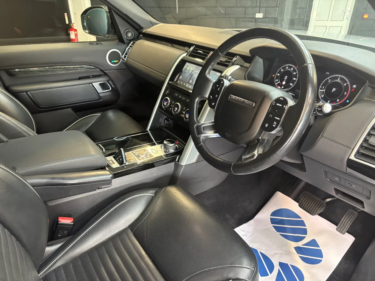2018 Land Rover Discovery 3.0D  HSE Black Edition - Image 2