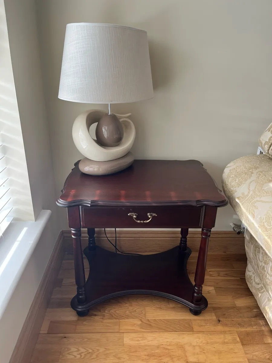 Rossmore Lamp Table - Image 1